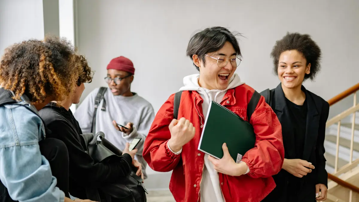 TREN MINAT: Grafik perbandingan minat jurusan tahun 2026 berdasarkan data Google Trends menunjukkan rumpun Teknik mendominasi pencarian informasi bagi calon mahasiswa baru dibandingkan jurusan Pendidikan dan Bisnis. (Foto: Pexels)