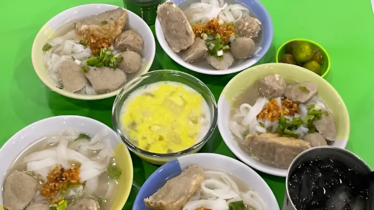 Bakso gepeng mahkota hadir di Malang. (Rivaldo / Google Maps)