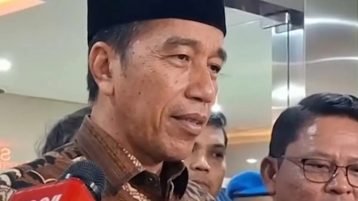 MENGEJUTKAN: Buntut perkara ijazah palsu Presiden Joko Widodo, tim kuasa hukum memastikan Presiden akan hadir dalam sidang Roy Suryo Cs dengan menunjukkan ijazah asli miliknya. (Sumber: Istimewa)