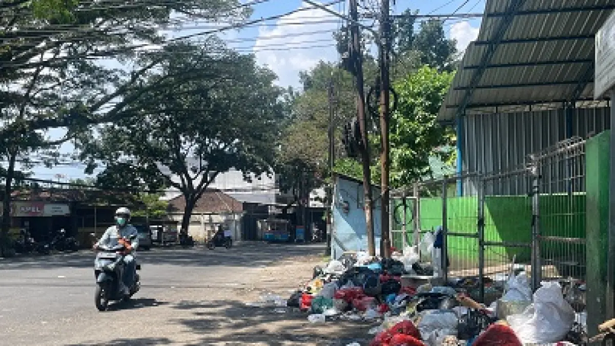Tumpukan sampah di TPS Sulfat