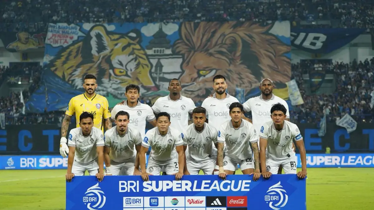 BURU KEMENANGAN: Para pemain Arema FC menatap derbi Jawa Timur dengan percaya diri. Singo Edan membidik tiga poin. (Foto: MO Arema FC)