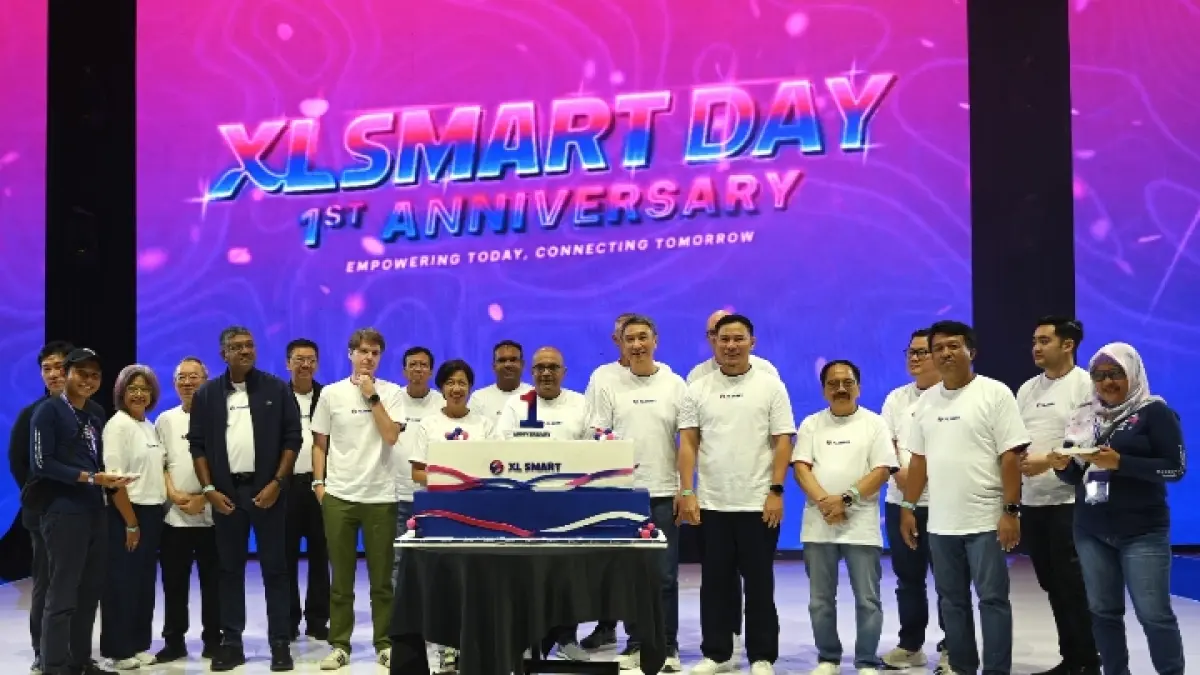 DEDIKASI: Peringatan satu tahun perjalanan PT XLSMART Telecom Sejahtera Tbk (XLSMART).
