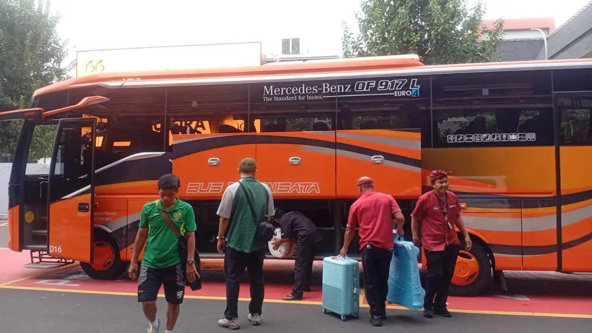 MASALAH TEKNIS: Bus tim Persebaya di Bali.