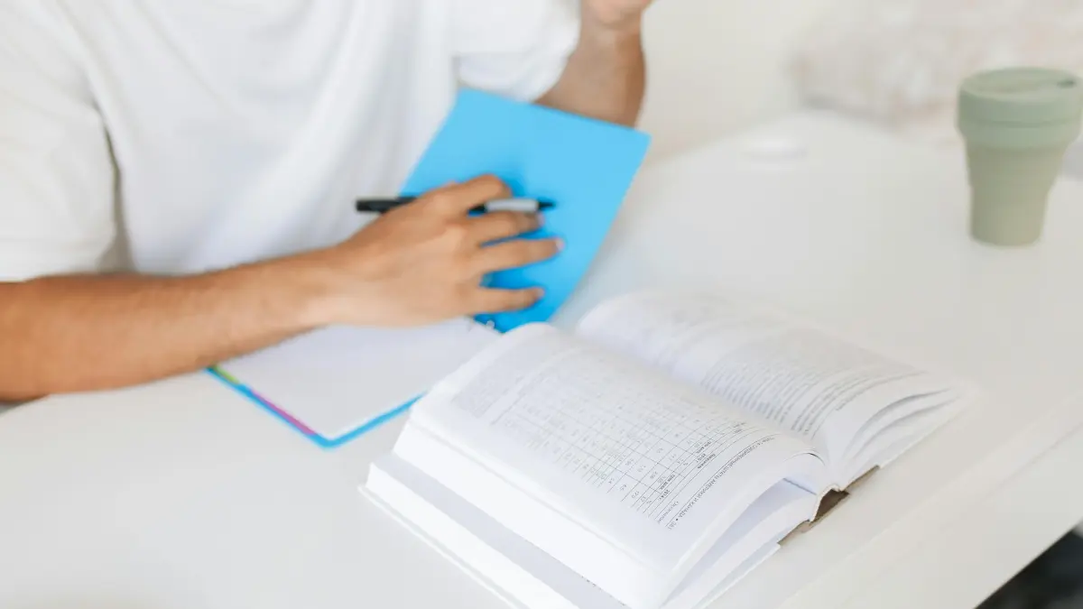 OPTIMALKAN MEMORI: Riset menunjukkan terdapat metode yang lebih efektif memperkuat daya ingat dibandingkan membaca ulang catatan secara pasif. (Foto: Pexels)