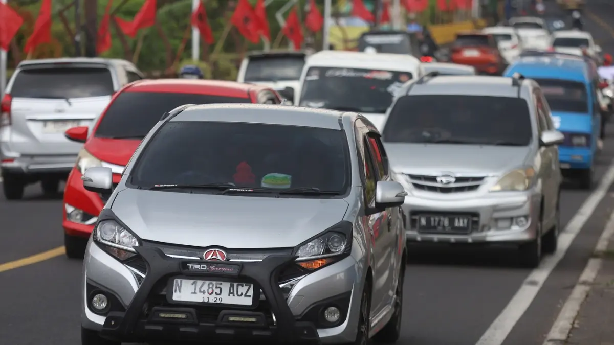 SEMATKAN TARGET: Kepadatan kendaraan sering terjadi di Jalan Gatot Subroto, Blimbing Kota Malang. (DARMONO/RADAR MALANG) 