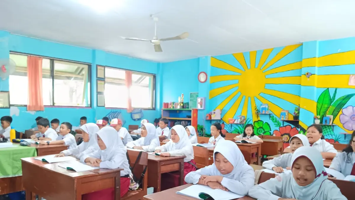 Siswa SDN 4 Panggungrejo, Kepanjen, mengikuti program sekolah plus ngaji (SPN) sebagai bagian penguatan pendidikan agama, kemarin siang. (Indah Mei Yunita/Radar Kanjuruhan)