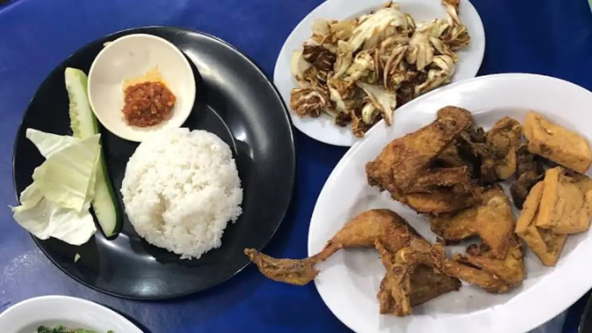 Ayam goreng rempah khas Jakarta di Malang. (Reris Vashti / Google Maps)