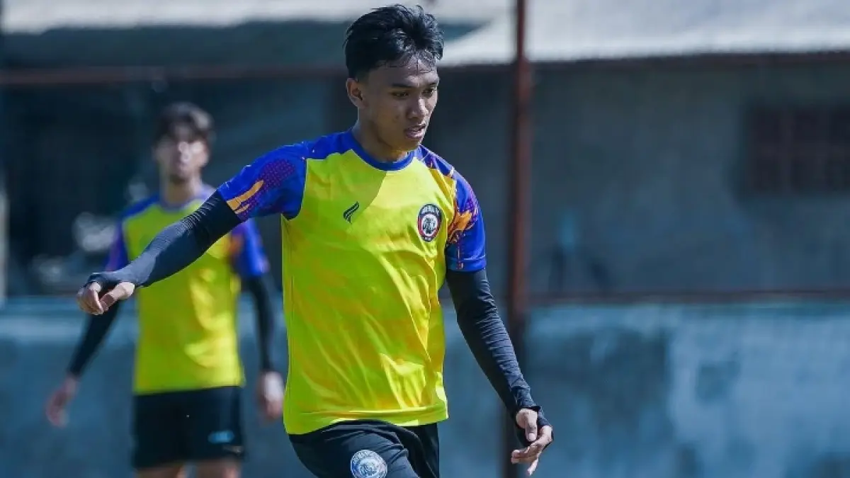 BUGAR: Arkhan Fikri berlatih tendangan di Dreams Footbal Pitch, Kecamatan Pakis, 16 April lalu.

