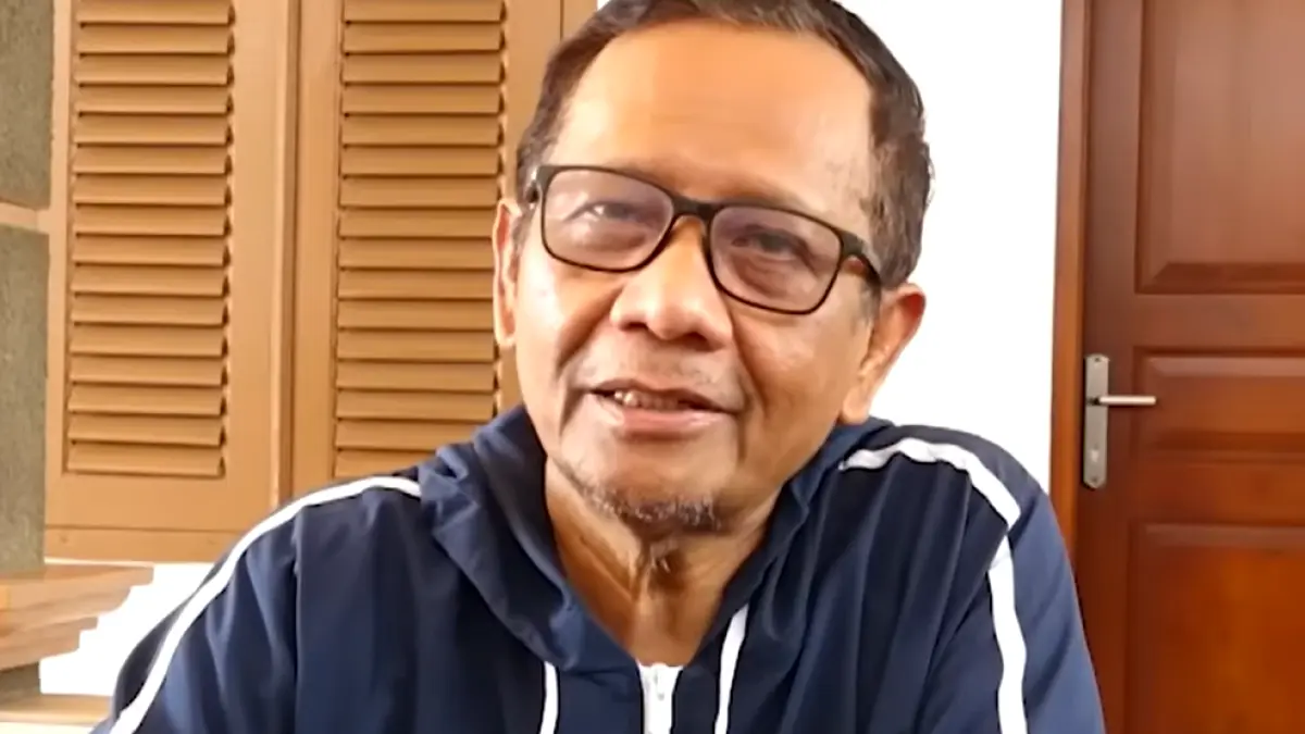 PASANG BADAN: Mahfud MD Berikan Pernyataan Bahwa Saiful Mujani Tak Langgar Unsur Makar dan Tekankan Profesionalisme Polri. (Sumber: Istimewa)
