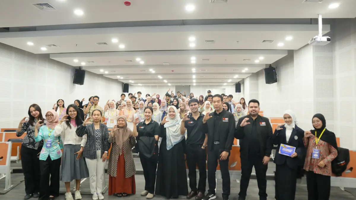JALIN INTERAKSI ANTAR NEGARA: Summer Course Fakultas Sastra UM 2026 memperkuat solidaritas dan rasa kebersamaan di antara para mahasiswa internasional. (Fakultas Sastra/Universitas Negeri Malang)