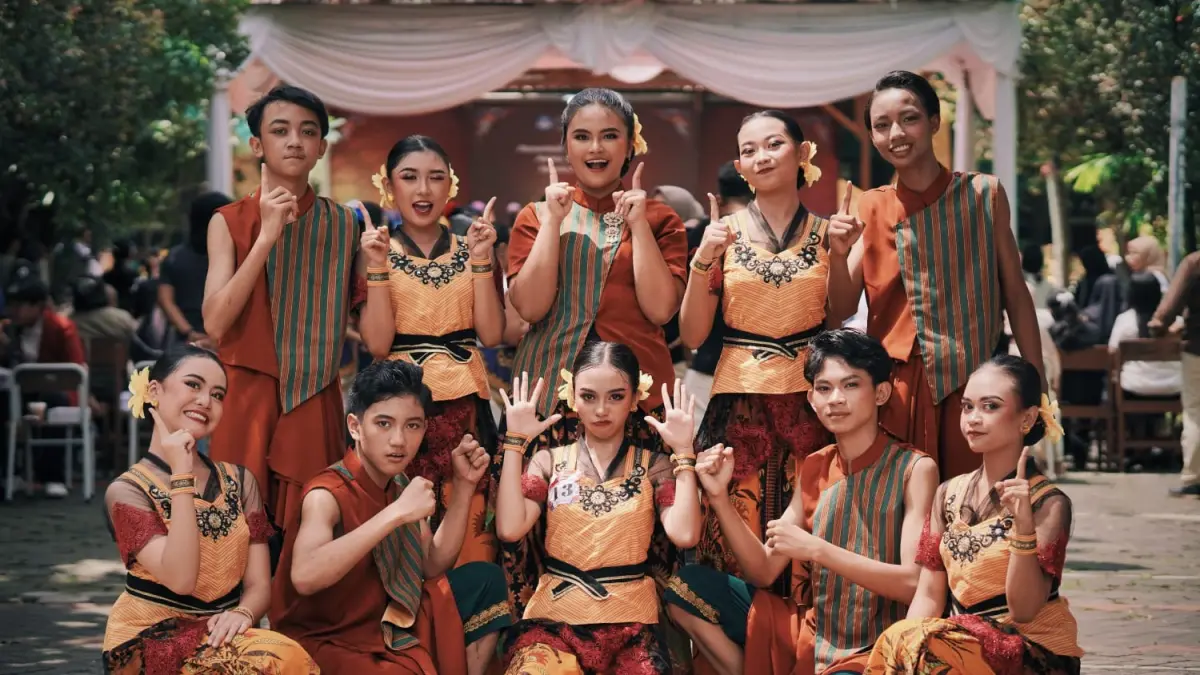 PENUH TALENTA: Tim seni musik tradisional dan tari tradisional SMPN 4 Kota Malang.