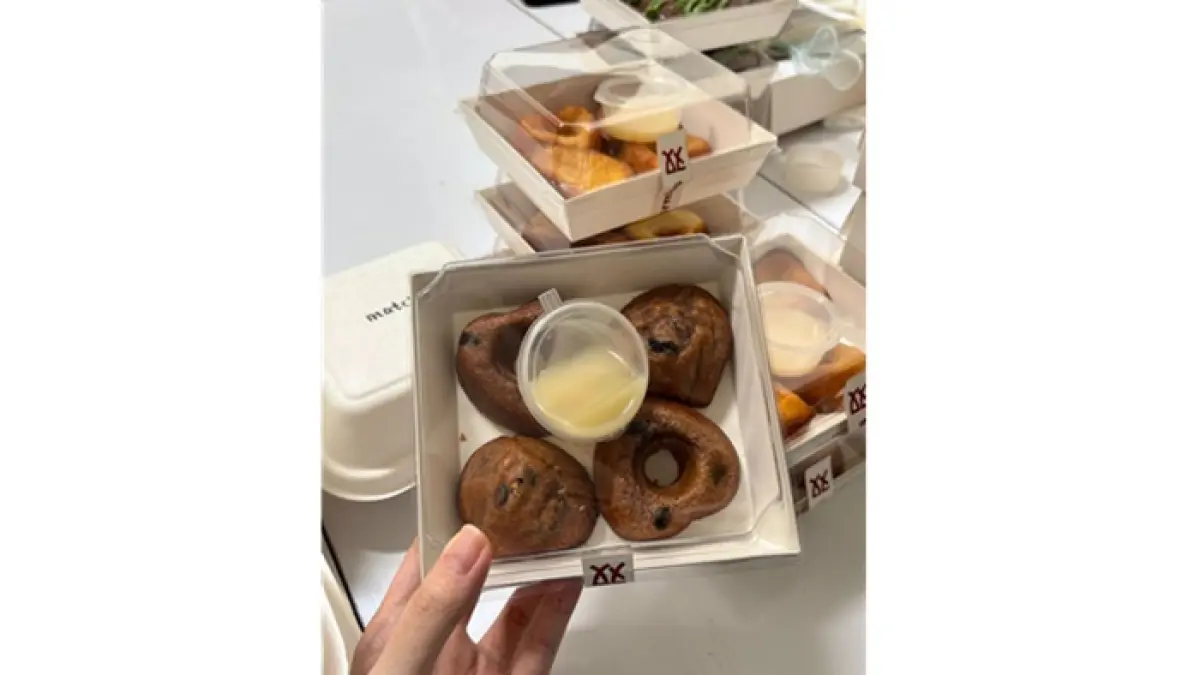 TEKSTURNYA KENYAL: Butter tteok buatan No.crmbs menjadi daya tarik konsumen hingga luar Malang Raya.