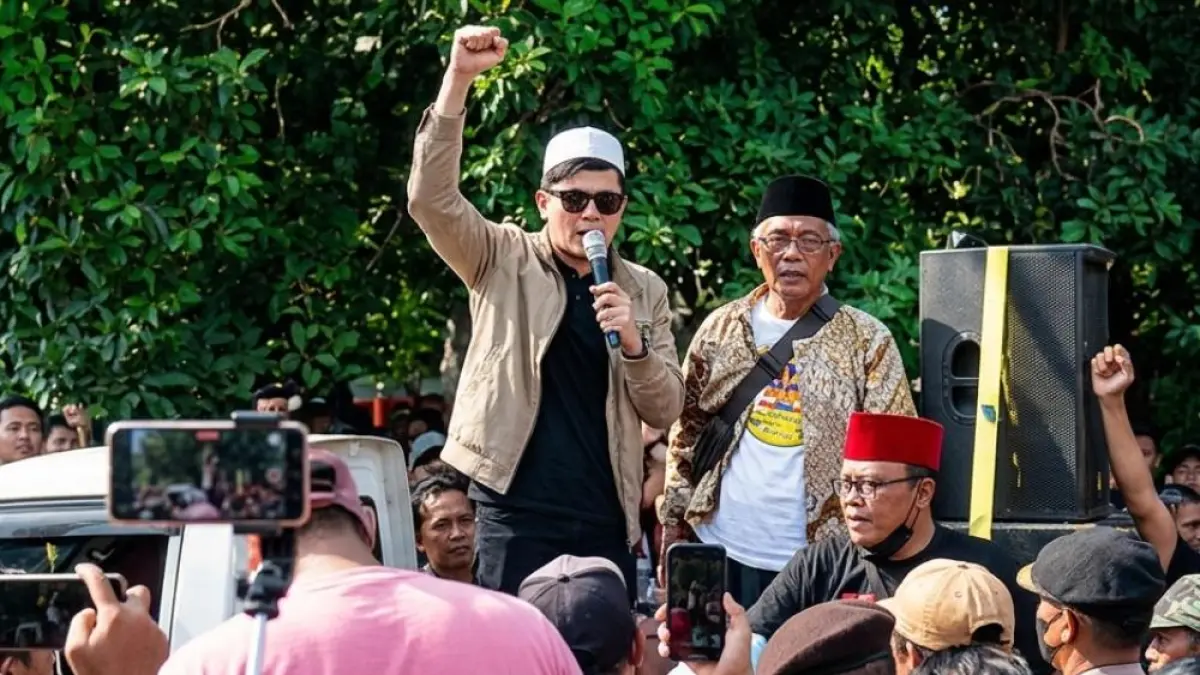Massa menuntut pelaku dugaan pemerkosaan dan pencabulan terhadap santriwati segera ditangkap. Pelaku telah ditetapkan sebagai tersangka, tetapi belum dilakukan penahanan. (Sumber: Istimewa)
