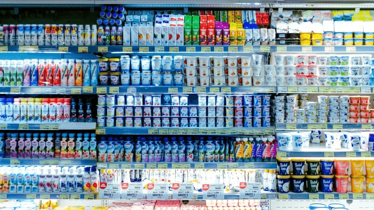 Teliti Sebelum Beli: Tips Membaca Label Nutrisi Susu dengan Benar (Source: Pexels/@FajriNugroho)