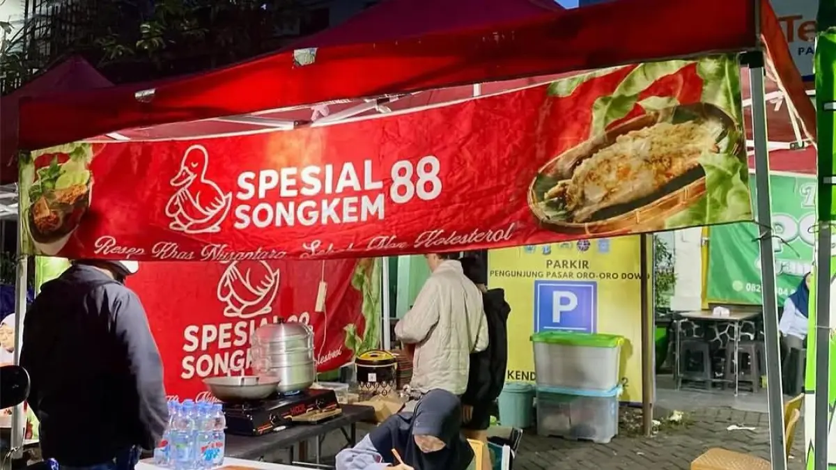 Bebek songkem khas Madura hadir di Malang. (Instagram @spesialsongkem88)