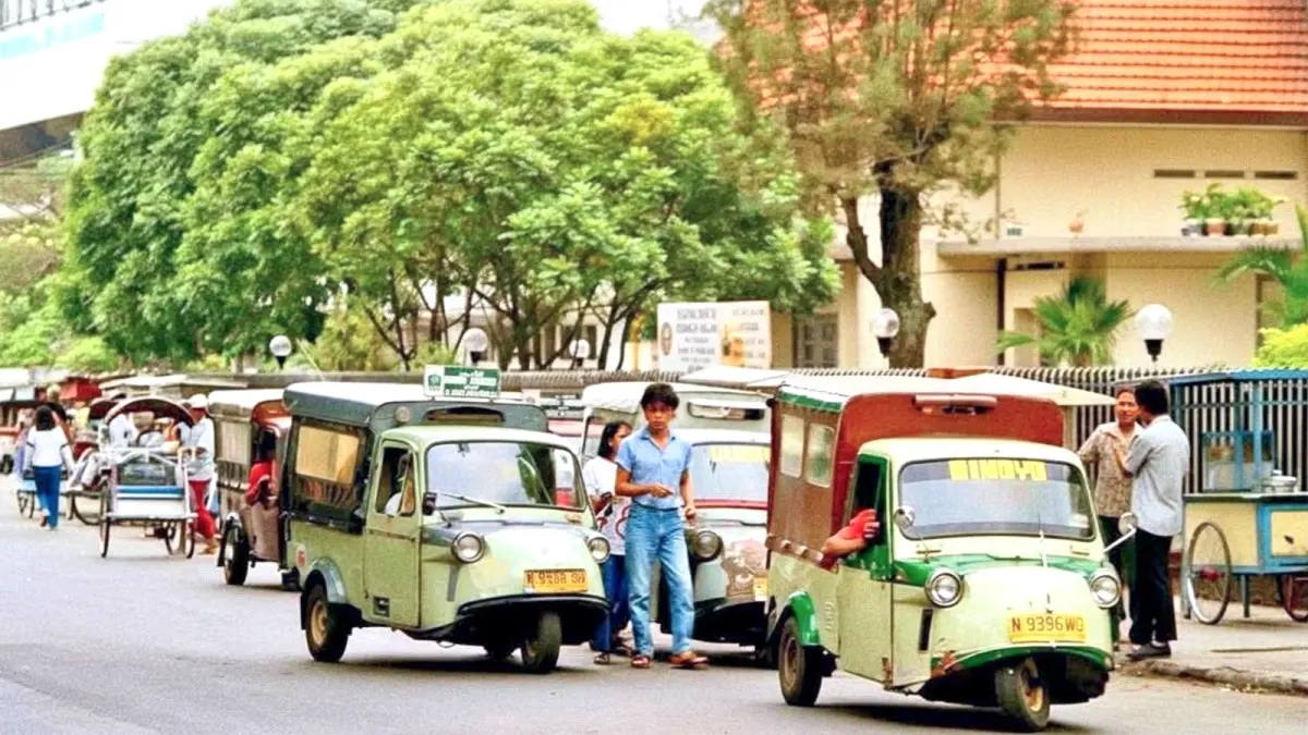 Bemo pada 1970-an mangkal di Jalan MT Haryono, Kota Malang. Kala itu, pasar dan terminal masih menyatu.