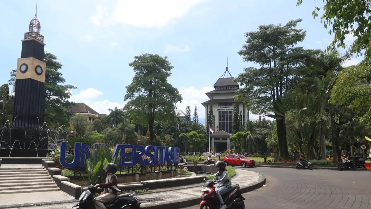 MENYIKAPI DENGAN BIJAK: Universitas Brawijaya jadi salah satu kampus di Malang yang sudah menerapkan penutupan Prodi. Pihak kampus melakukan transformasi ke Prodi yang lebih relevan. (Foto:Darmono/Radar Malang)