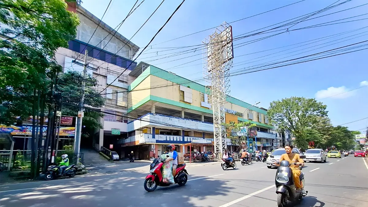 Pasar Dinoyo kondisi terkini. Terminal sudah dipindah ke Landungsari sejak 1991.