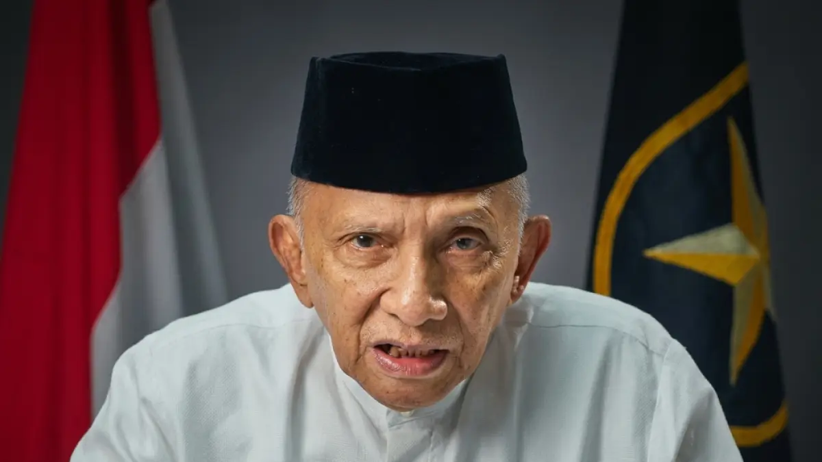 TUDINGAN KONTROVERSI: Amien Rais Tuduh Personal Seskab Teddy sebagai Seorang Gay. (Sumber: Istimewa)