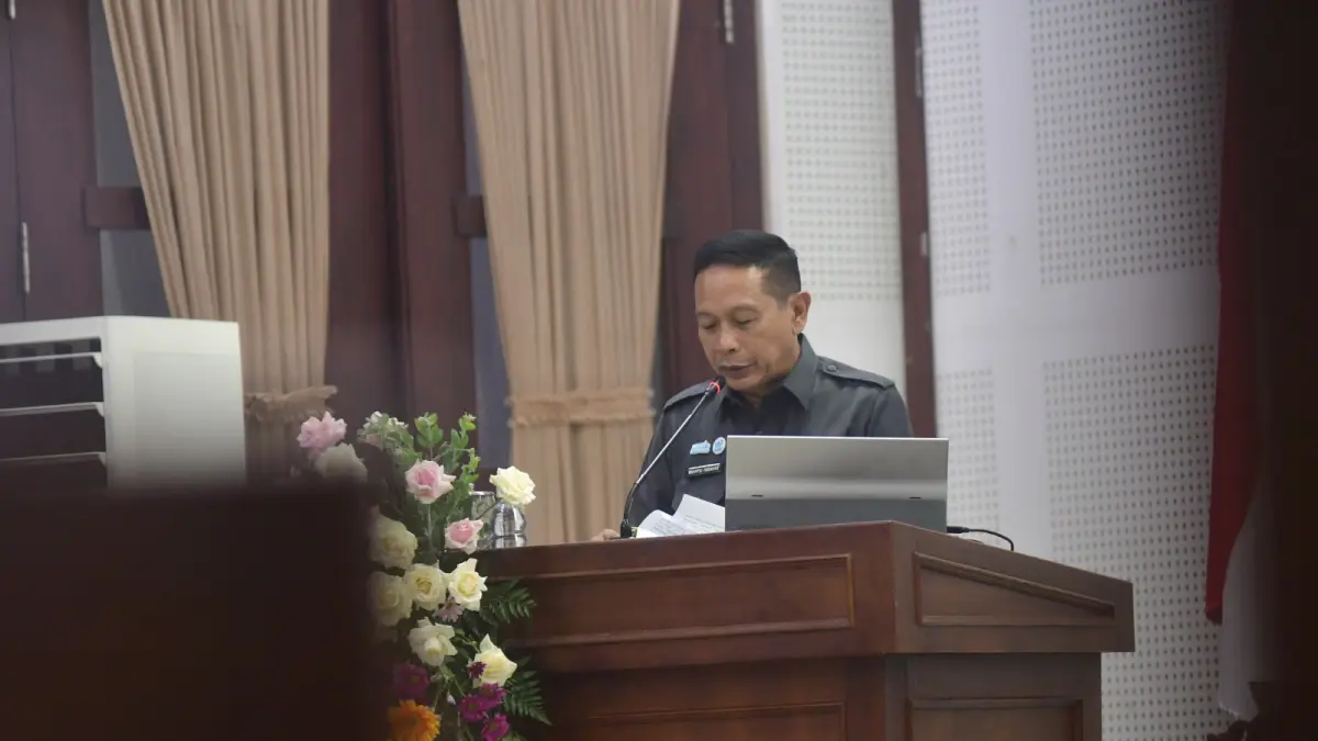 BERI DUKUNGAN: Wali Kota Malang Wahyu Hidayat menyampaikan Ranperda LLAJ diusulkan pemkot untuk menangani masalah kemacetan dalam Rapat Paripurna, kemarin.