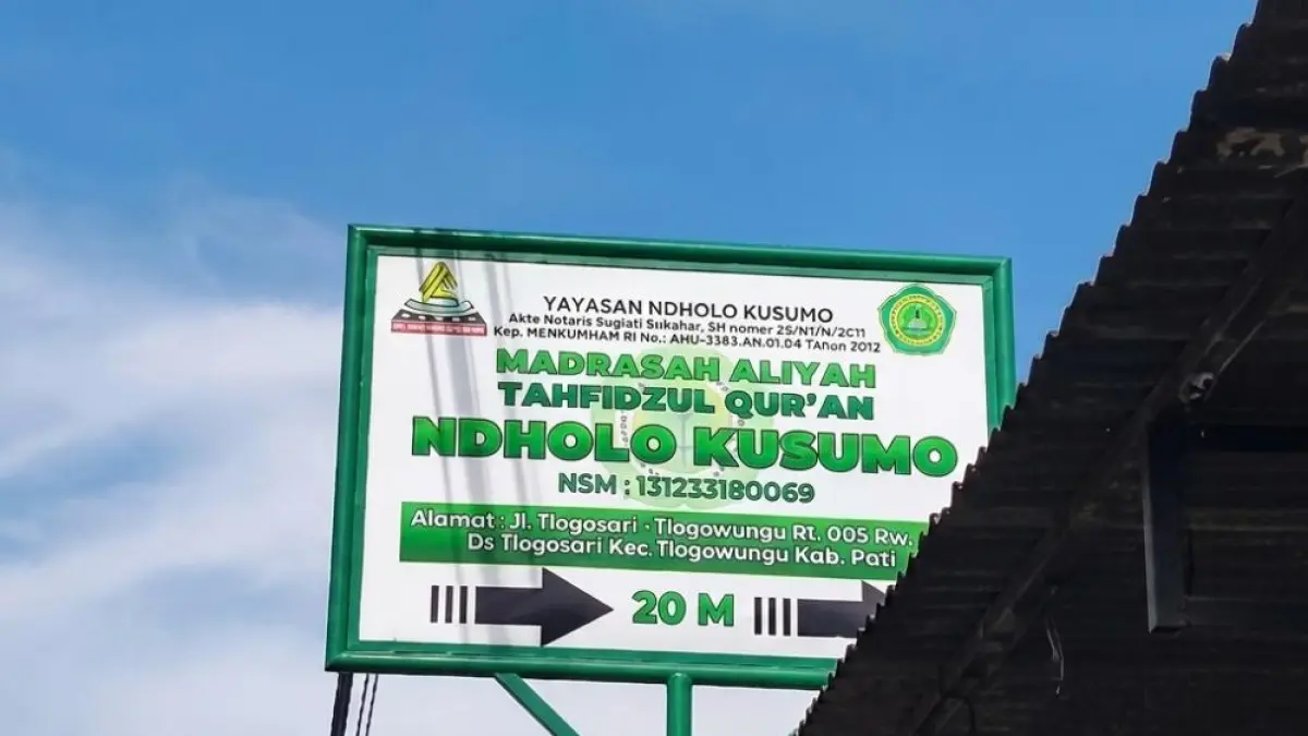GEGER: Pendiri ponpes Ndholo Kusumo sekaligus pelaku pemerkosaan, sekarang mengaku nabi yang harus dimuliakan. (Sumber: Istimewa)