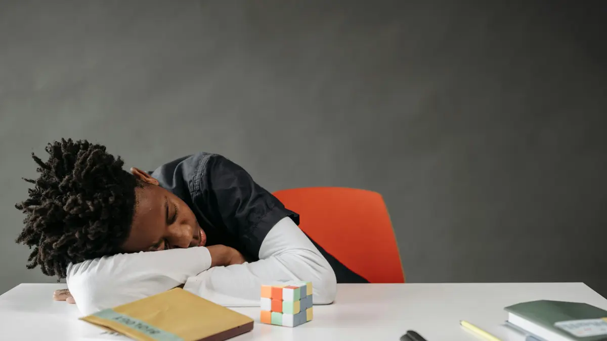 Prokrastinasi Terstruktur: Mengisi waktu dengan tugas-tugas kecil yang kurang penting agar merasa sibuk tanpa menyentuh tugas utama. (Foto: Pexels)