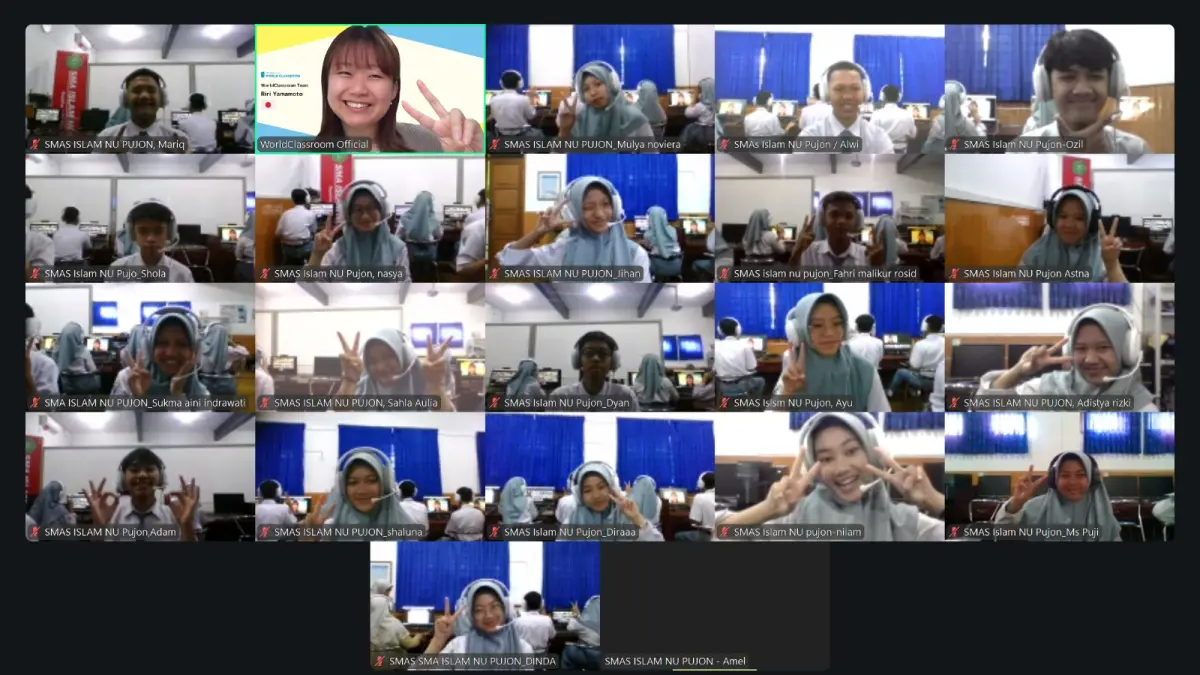 TERBAIK : Zoom virtual siswa SMA Islam NU Pujonbersama guru asal Jepang Riri Yamamoto saat program Worldclassroom.