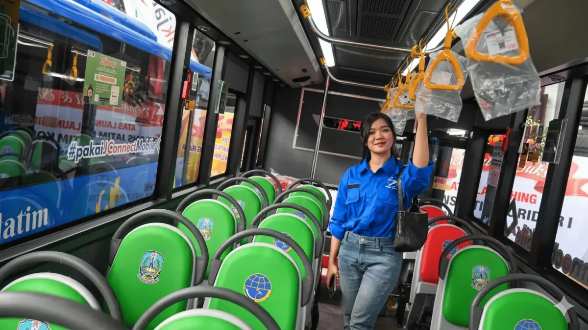 Trans Jatim yang bersih dengan fasilitas lengkap. (Tribun News / Google)