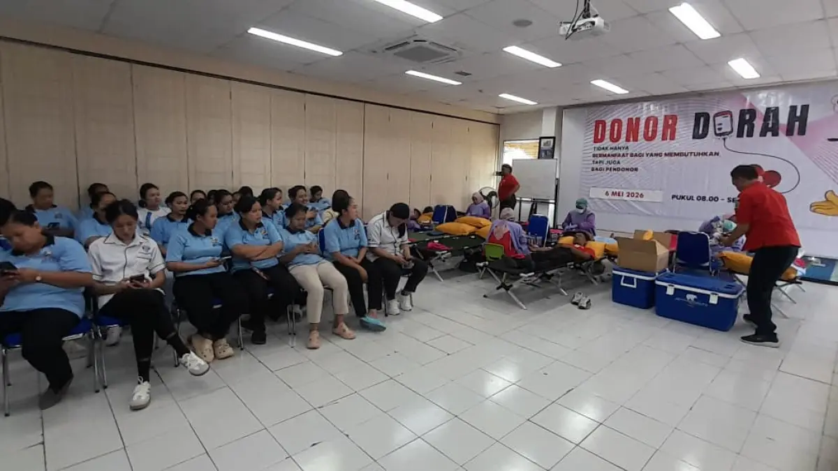 ANTUSIAS: Peserta Aksi Donor Darah Indomaret di Malang.