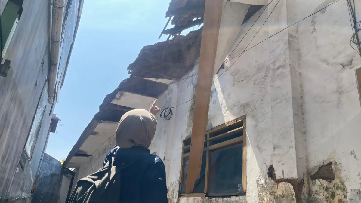 Dinding bangunan SDN Kalisongo 1 Dau rusak