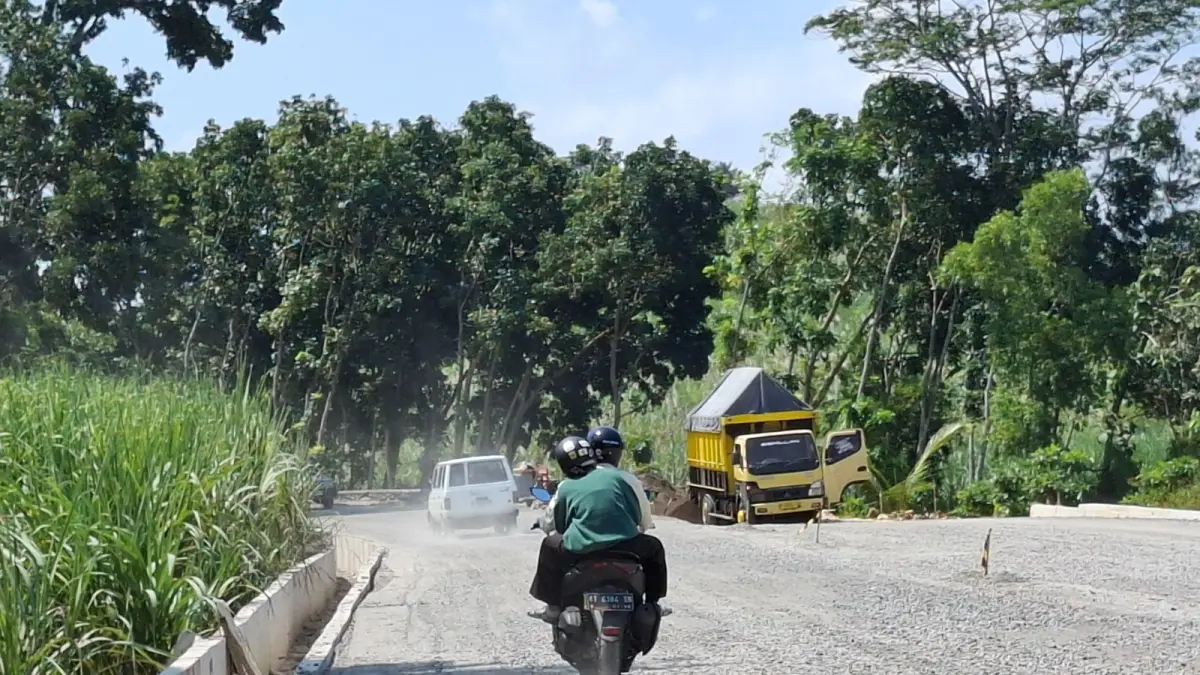 Jalur Gondanglegi-Balekambang sedang dibangun.