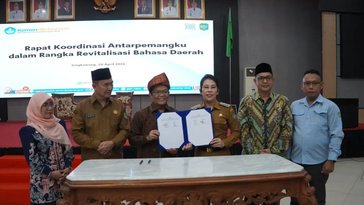 PERKUAT BAHASA DAERAH: Penandatanganan Nota Kesepahaman (MoU) dan Perjanjian Kerja Sama (PKS) antara Badan Pengembangan dan Pembinaan Bahasa dengan berbagai pihak. (Dok. Kemendikdasmen)