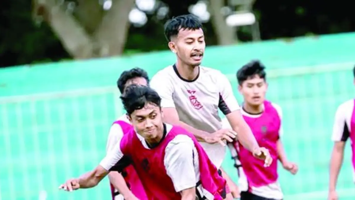 TERMOTIVASI: Para pemain Persikoba Batu berlatih di Stadion Gelora Brantas. Mereka berusaha memaksimalkan waktu persiapan sebelum babak nasional. (Foto: Persikoba Batu)