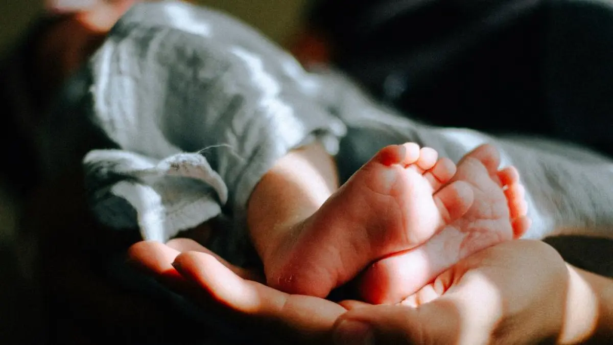 GEGER: Baby sitter membawa kabur balita milik majikan ke kampung halamannya, Lampung. (Sumber: unsplash)