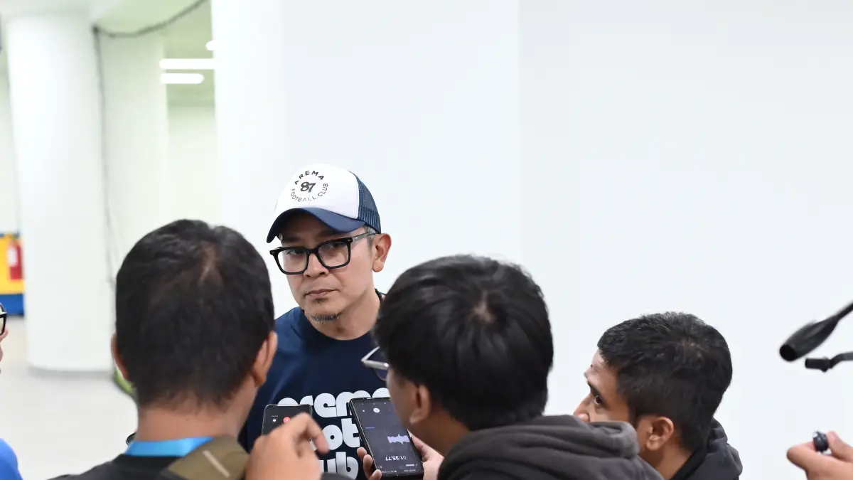 General Manager Arema FC Yusrinal Fitriandi menjawab pertanyaan awak media. (MO Arema FC)