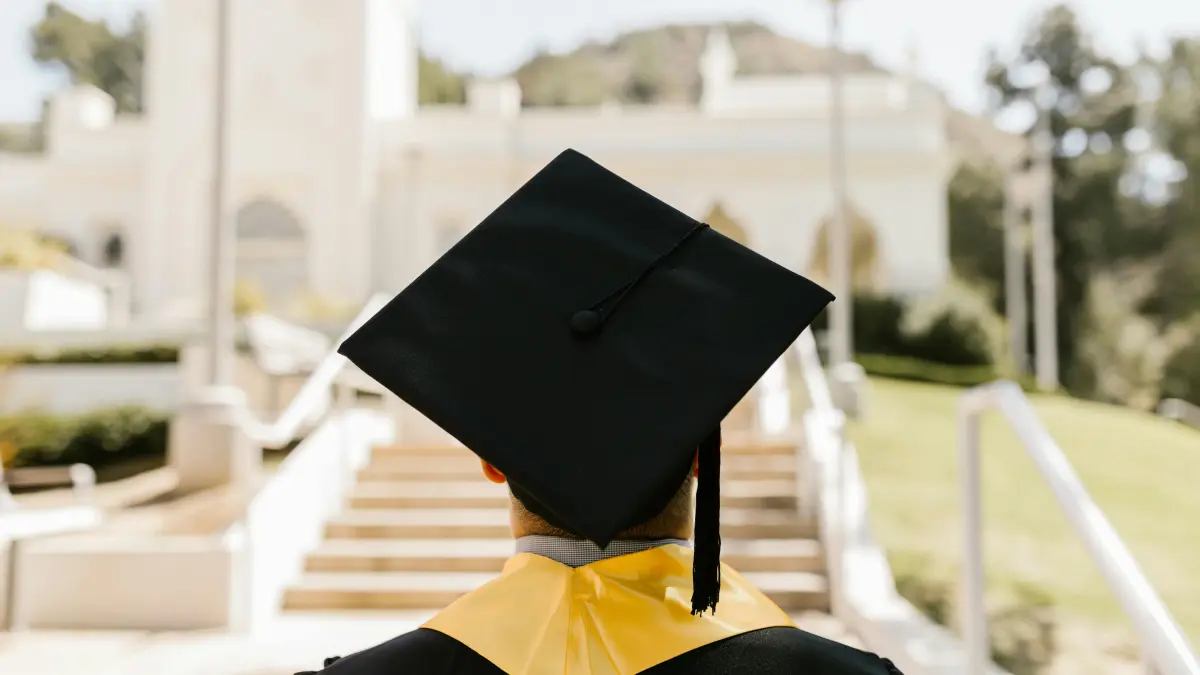 Manfaatkan beasiswa untuk menunjang keberlangsungan studi di perguruan tinggi. (Foto: Pexels)