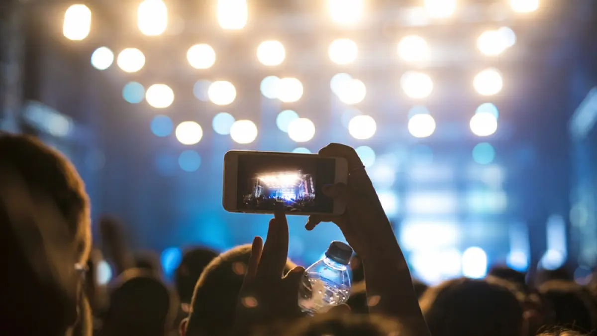 Perlengkapan penting agar pengalaman nonton konser tetap nyaman. (Freepik)
