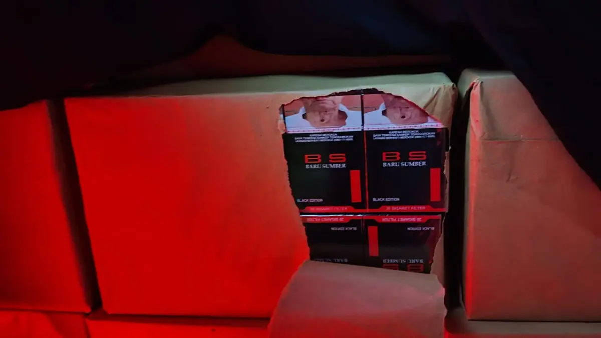 Rokok ilegal yang disita Bea Cukai Malang dadi Mobil Grandmax. (Bea Cukai Malang)