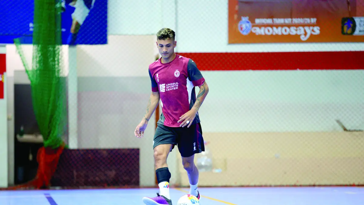 RASAKAN PROBLEM ENGKEL: Flank Unggul FC Malang Andres Josue Teran menjalani sesi latihan ringan di Unggul Sports Center, pekan lalu.