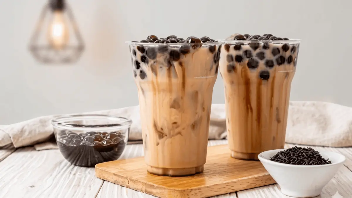 Dua gelas minuman dengan boba diatasnya. (Happy Fresh / Google)