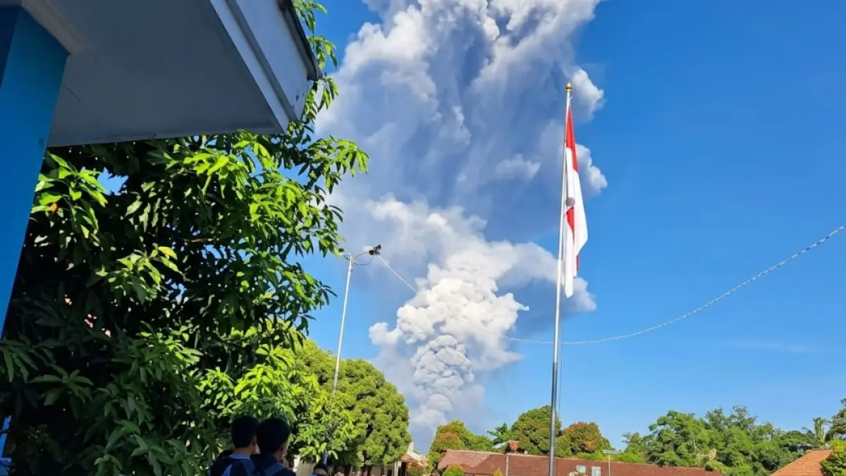Dua pendaki masih dalam pencarian, dampak erupsi Gunung Dukono. Satu pendaki berhasil ditemukan dalam kondisi meninggal dunia tertimbun abu. (Sumber: Istimewa)