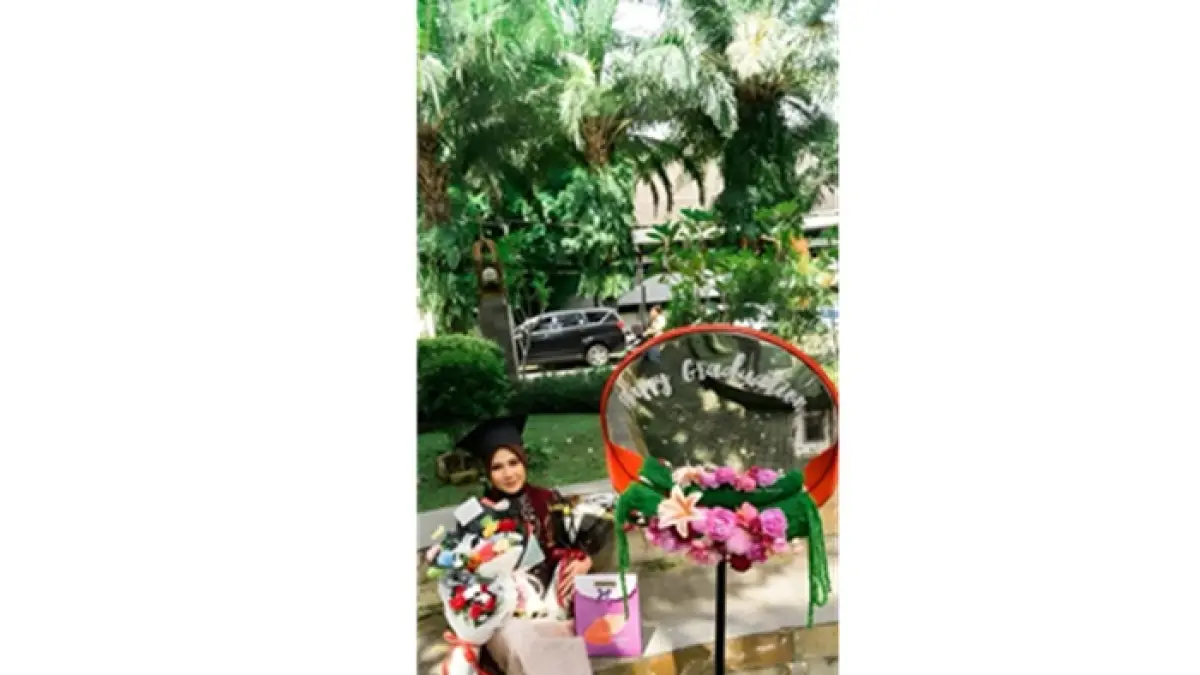 ESTETIK: Selina Geovani foto dengan convex mirror yang disewanya beberapa waktu lalu.