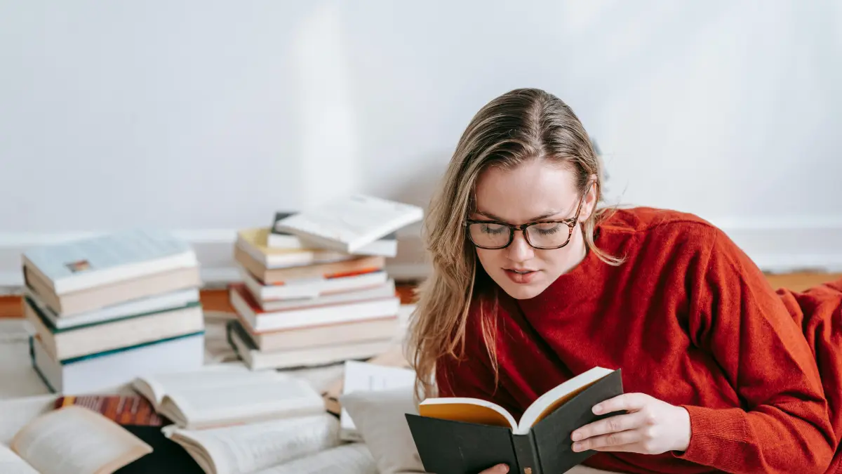 Mempelajari dunia yang punya aturan berbeda membantu siswa untuk tidak terpaku pada status quo. (Foto: Pexels)