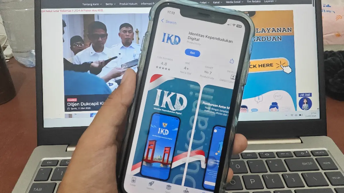 Aplikasi Identitas Kependudukan Daerah (IKD) memuat dokumen kependudukan. Dirancang untuk menigkatkan kepraktisan dan memperluas akses masyarakat terhadap seluruh layanan. (Fitri Cahya Dwi Anggriani/Radar Malang).