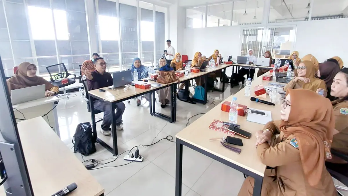 KOLABORASI: Dinas Kesehatan (Dinkes) Kota Malang bersama lintas sektor melakukan pertemuan di Gedung Malang Creative Center (MCC) untuk memantau jumlah pengidap HIV/AIDS, Selasa lalu (12/5). (Nabila Amelia/Radar Malang)