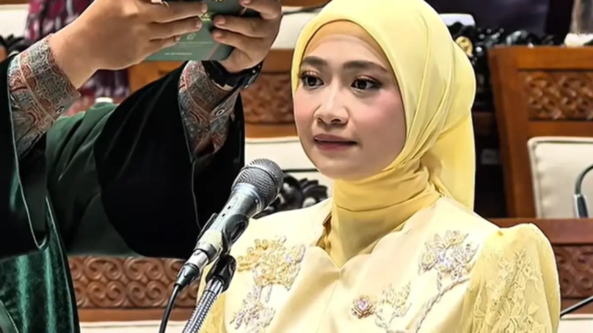Potret Adela Kanasya Adies saat dilantik sebagai anggota DPR RI 2024-2029. (Youtube/Antara News).