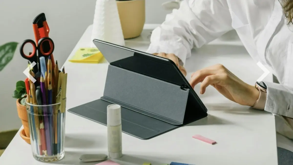 Rekomendasi 5 Tablet untuk Kuliah dan Kerja Terbaik di 2026 (Source: Pexels/@Ksenia Chernaya)