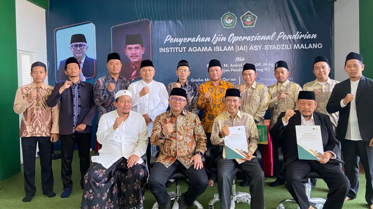 SEMANGAT BARU: Acara seremonial penyerahan izin operasional pendirian Institut Agama Islam (IAI) Asy-Syadzili Malang, Selasa (12/5).