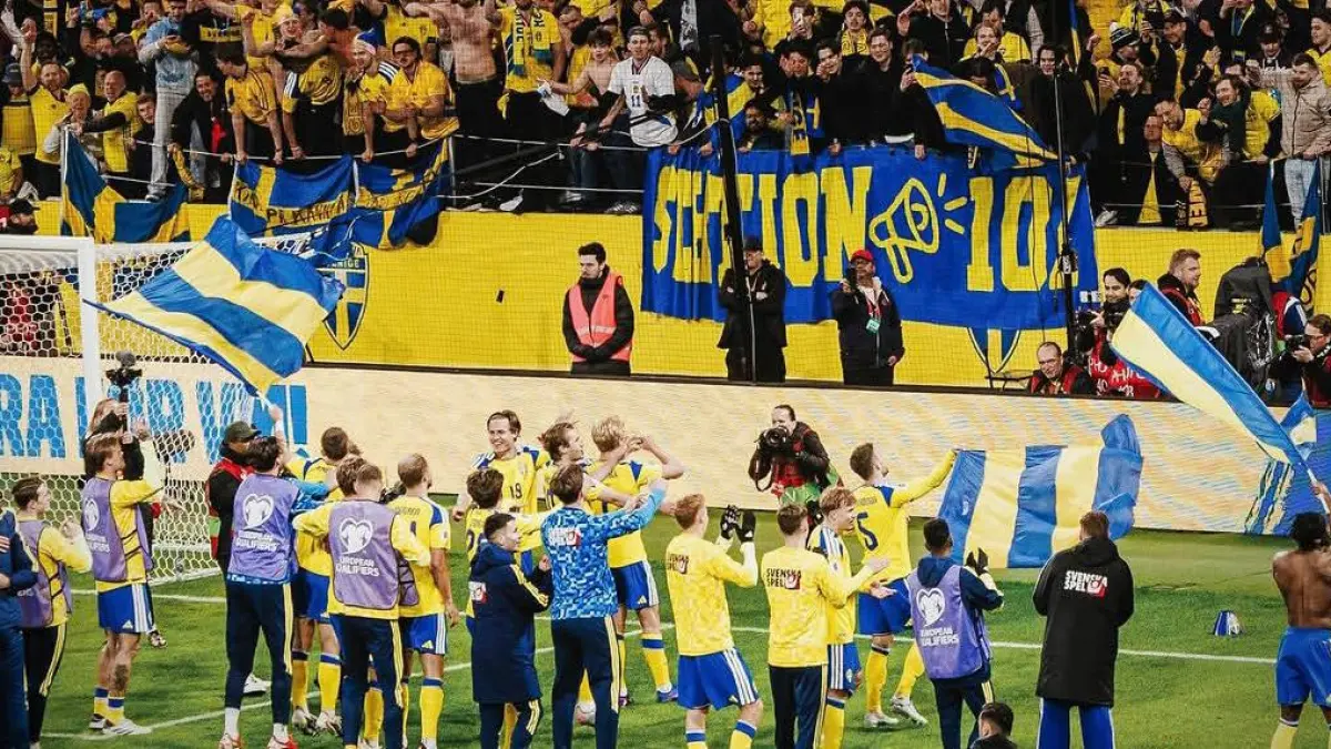 Swedia memastikan tiket ke putaran final Piala Dunia 2026 setelah menang dramatis 3-2 atas Polandia di jalur UEFA Nations League. Di Grup F, skuad Biru-Kuning akan menghadapi Tunisia, Jepang, dan Belanda. (Instagram @swemnt)