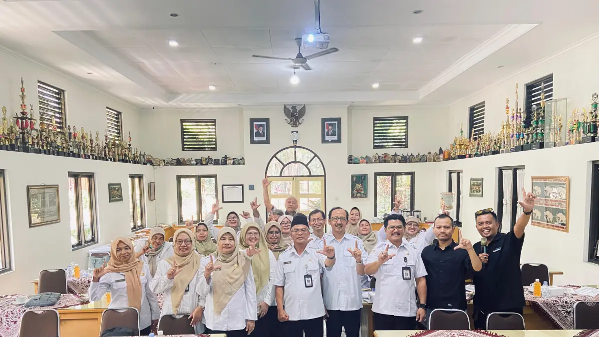 ANTUSIAS: 25 Kepala SMP Negeri se-Kota Malang mengikuti Diklat jurnalistik dan pembuatan buku antologi, Rabu lalu (13/5).